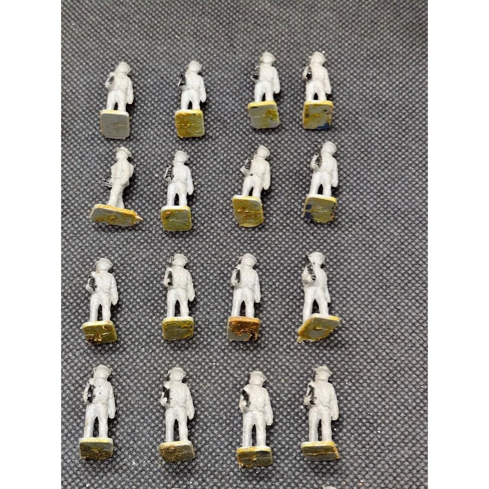 (44) Infantry Holding Rifle Miniatures 1/72 Scale